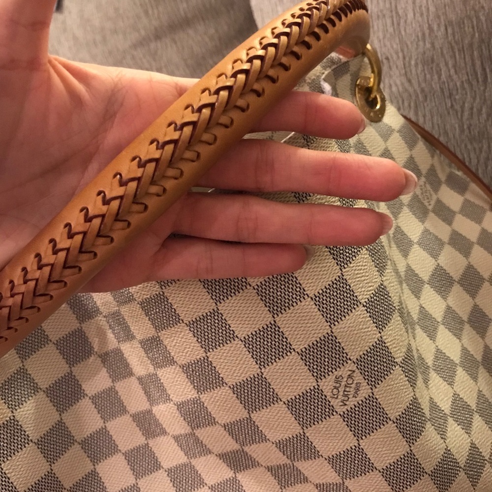 Sold - Picture 5 of 8